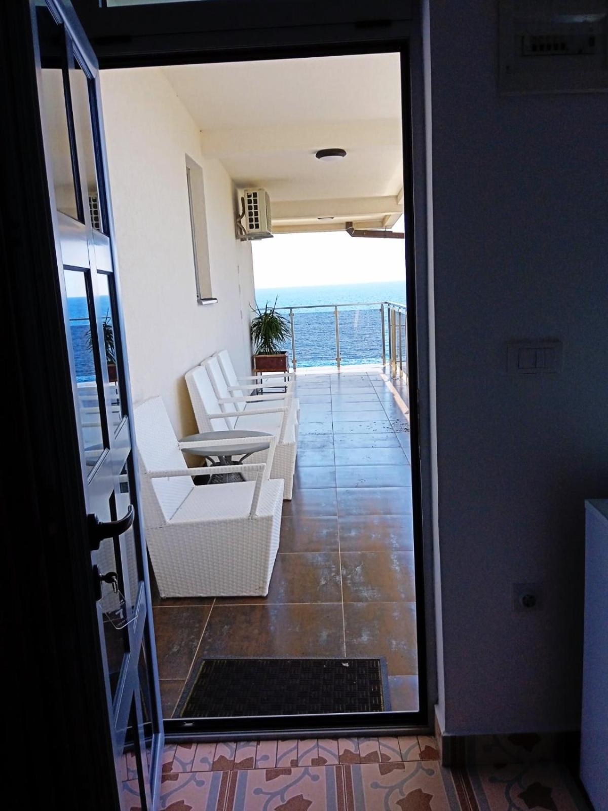 Sunset View Apartments バール 部屋 写真